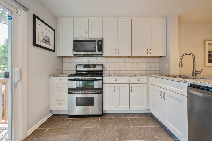 2720 N Greenview Avenue Unit: F