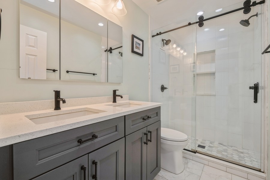 2720 N Greenview Avenue Unit: F
