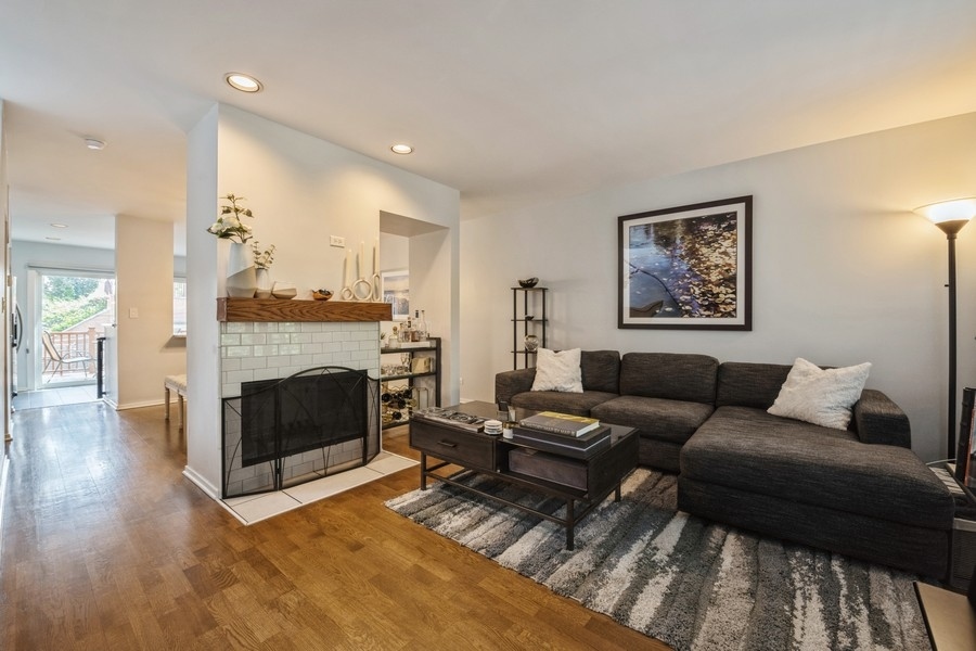 2720 N Greenview Avenue Unit: F