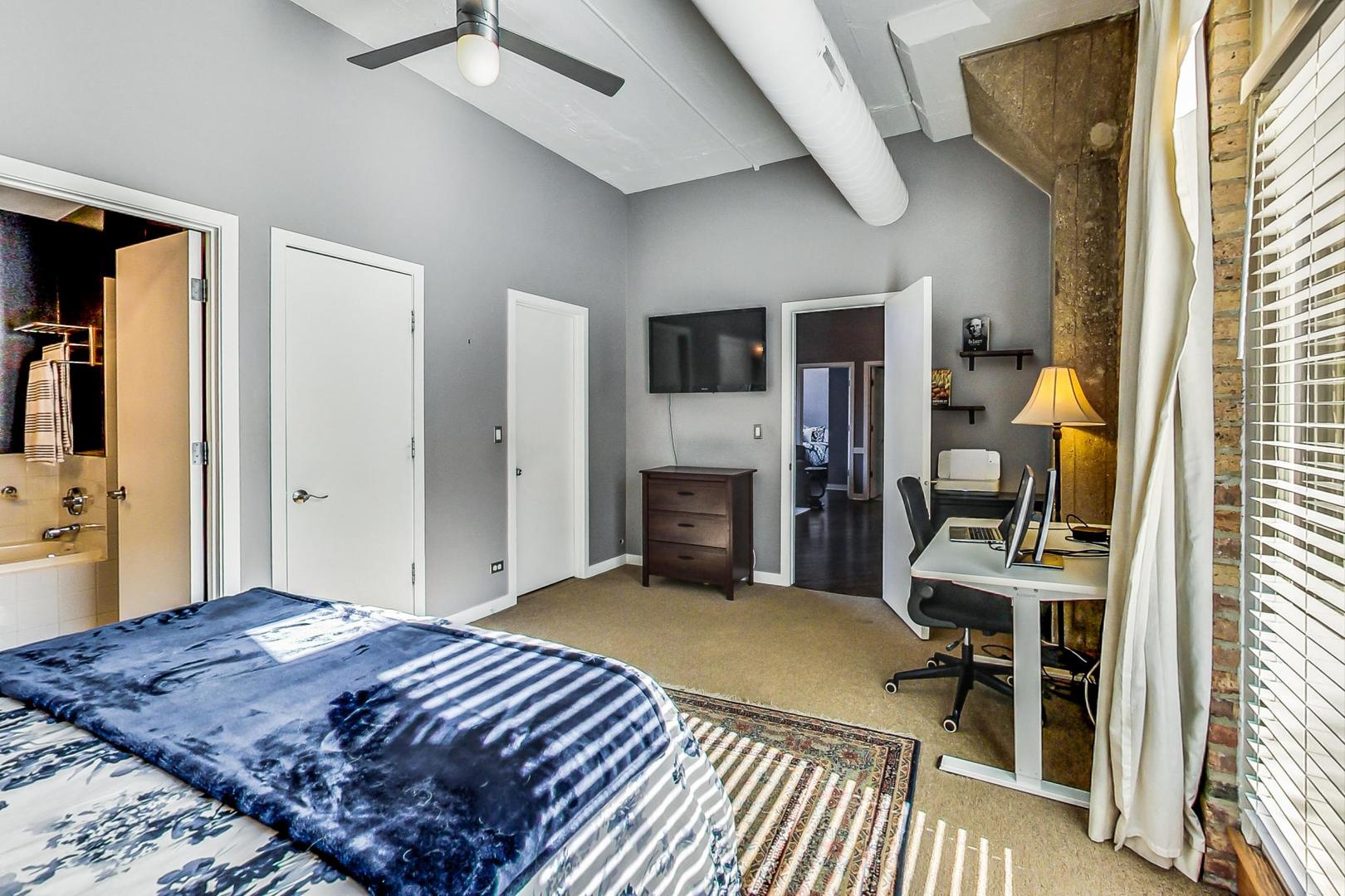1158 W Armitage Avenue Unit: 206