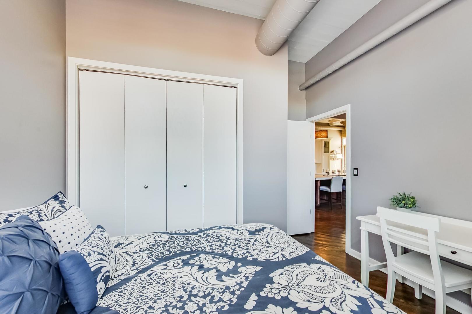 1158 W Armitage Avenue Unit: 206