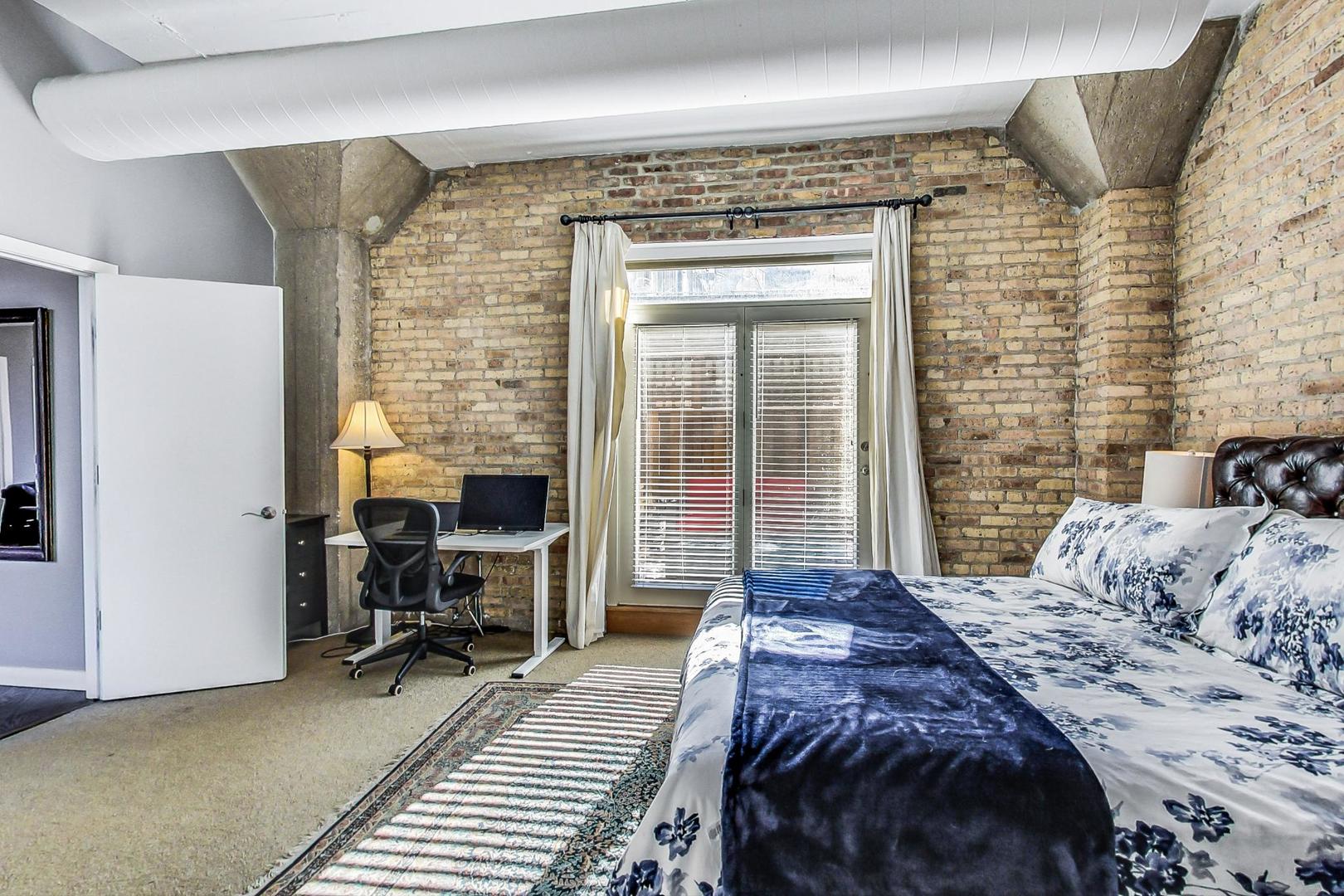 1158 W Armitage Avenue Unit: 206