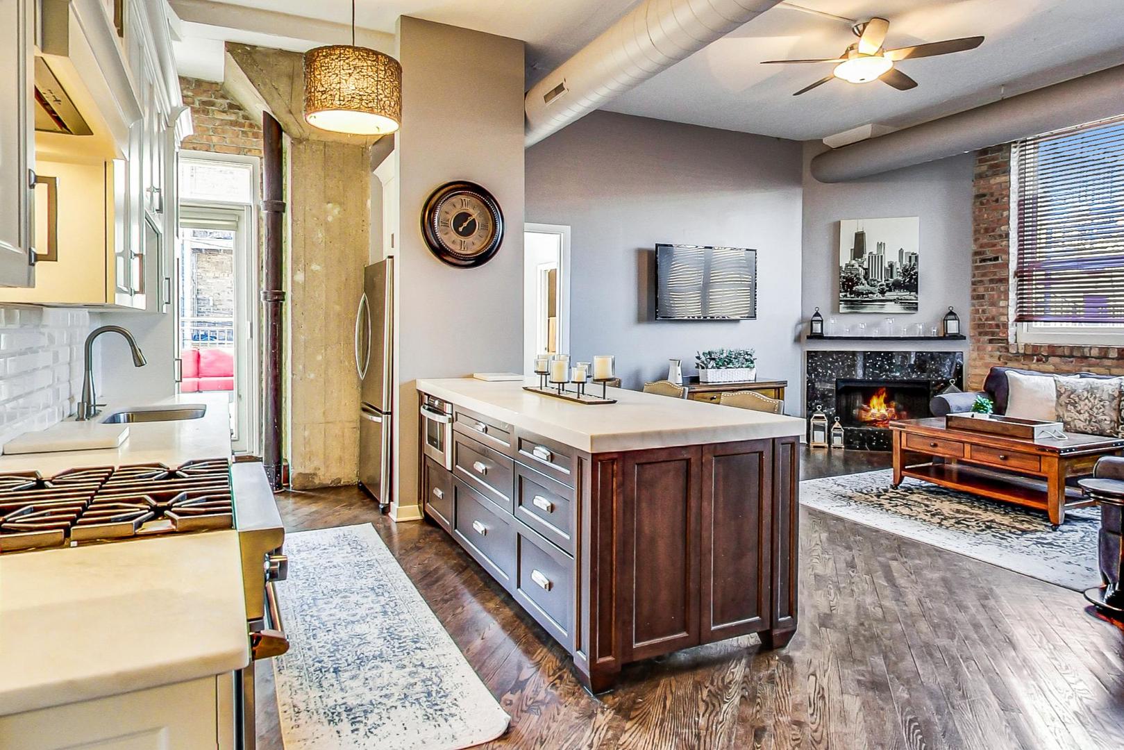 1158 W Armitage Avenue Unit: 206