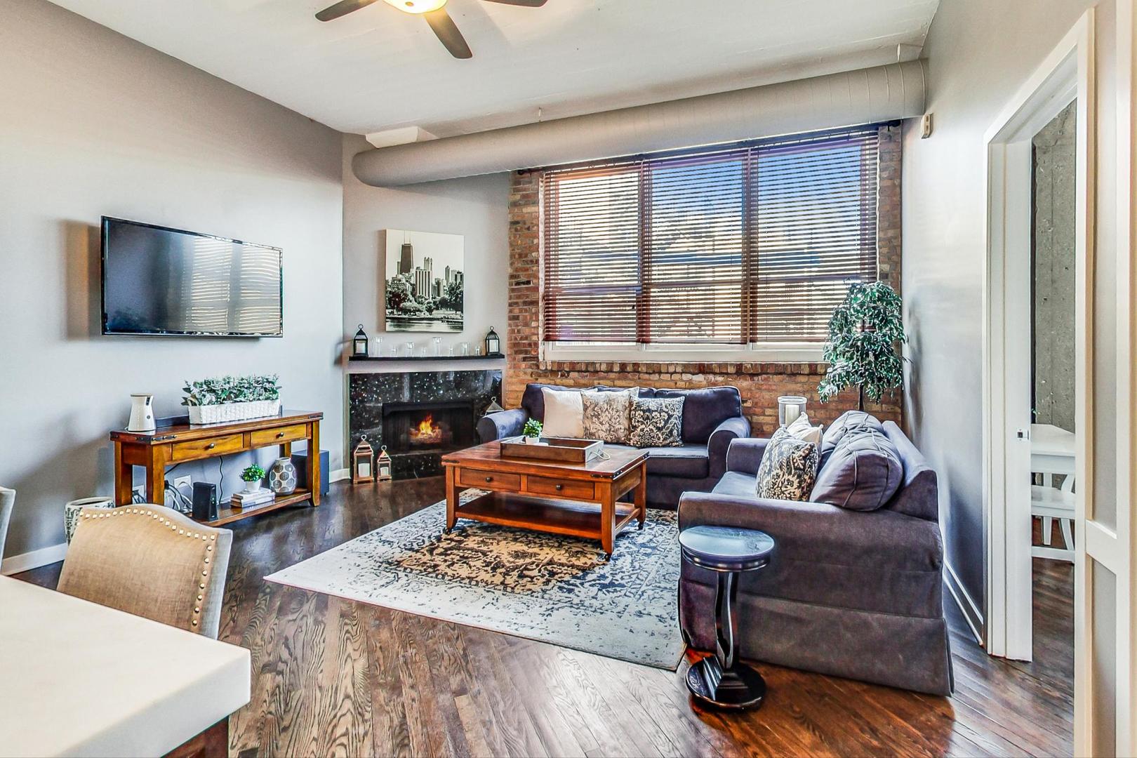 1158 W Armitage Avenue Unit: 206
