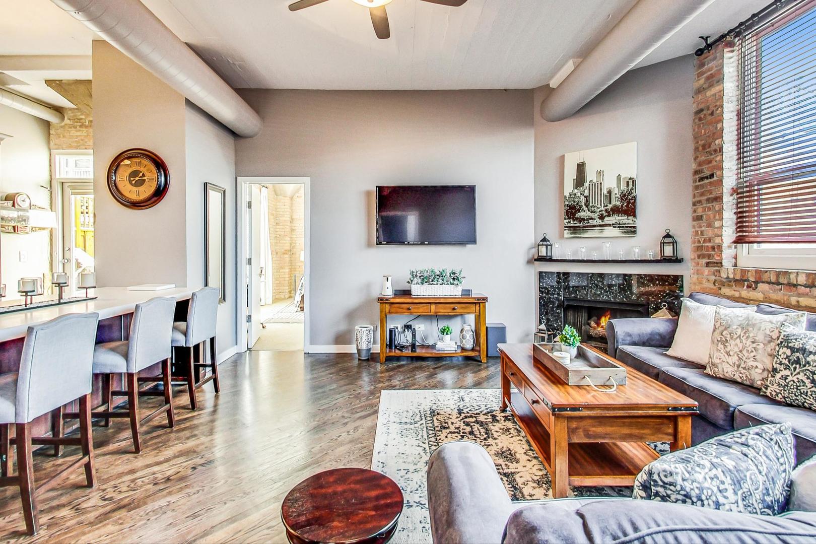 1158 W Armitage Avenue Unit: 206