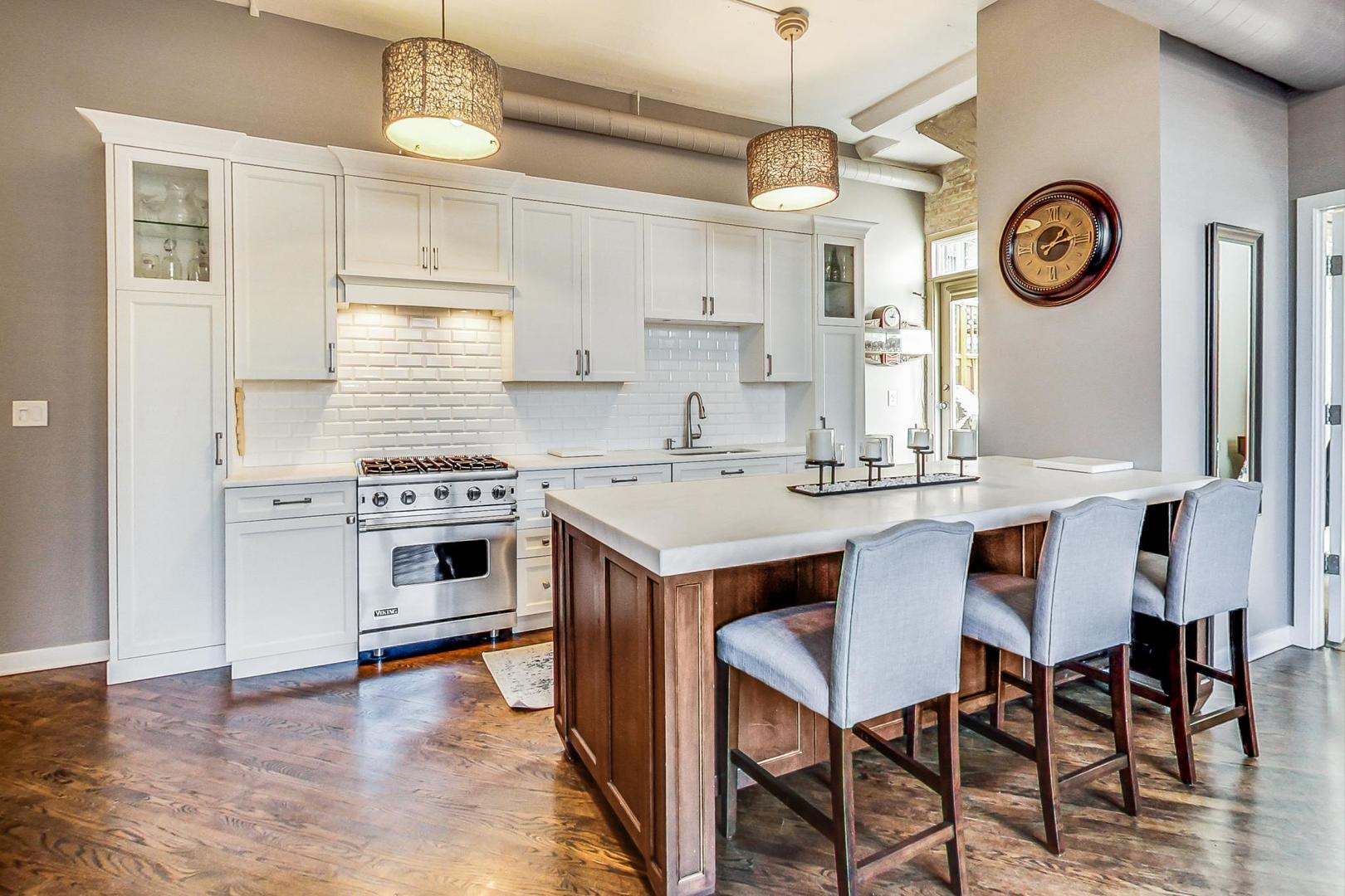 1158 W Armitage Avenue Unit: 206