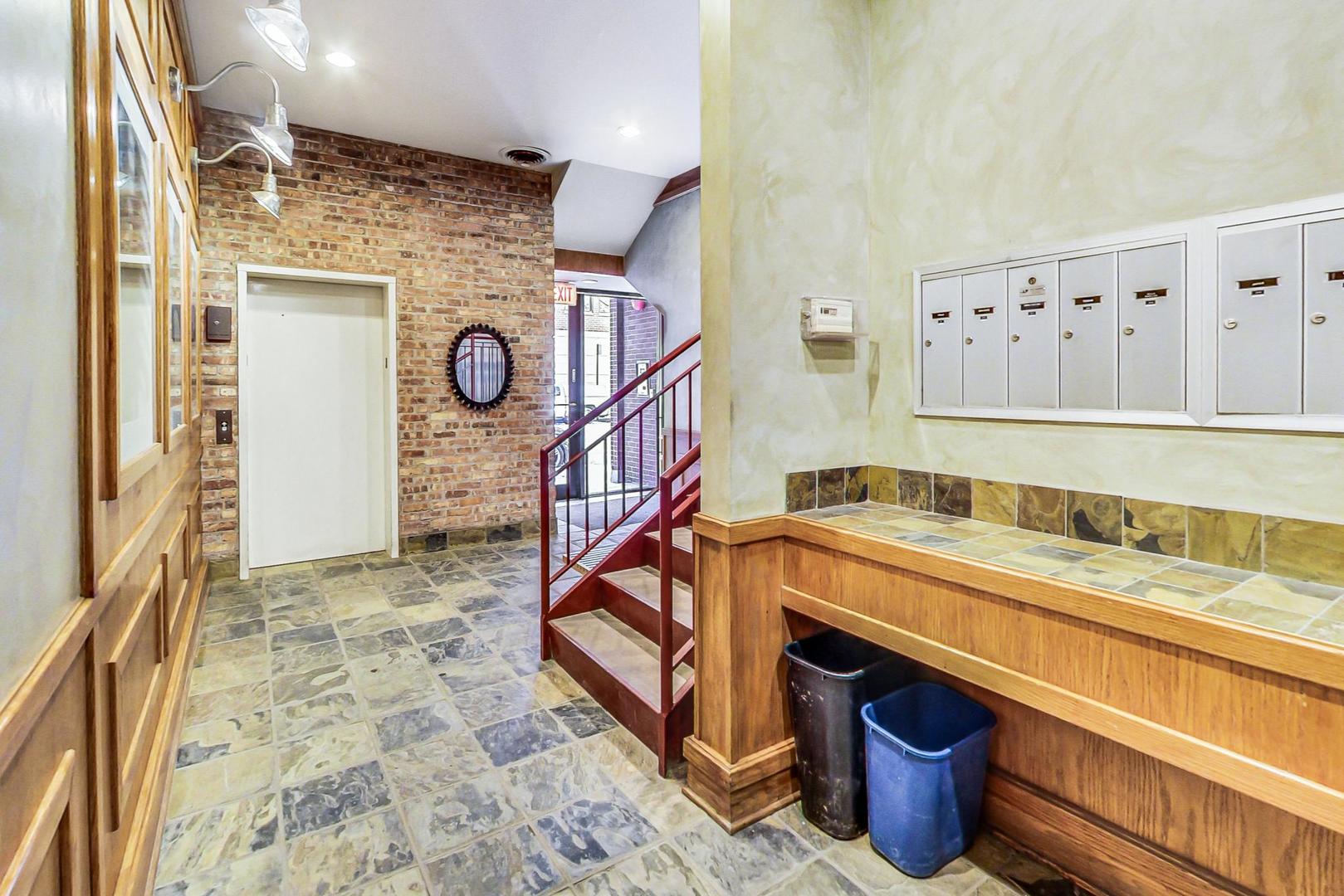 1158 W Armitage Avenue Unit: 206