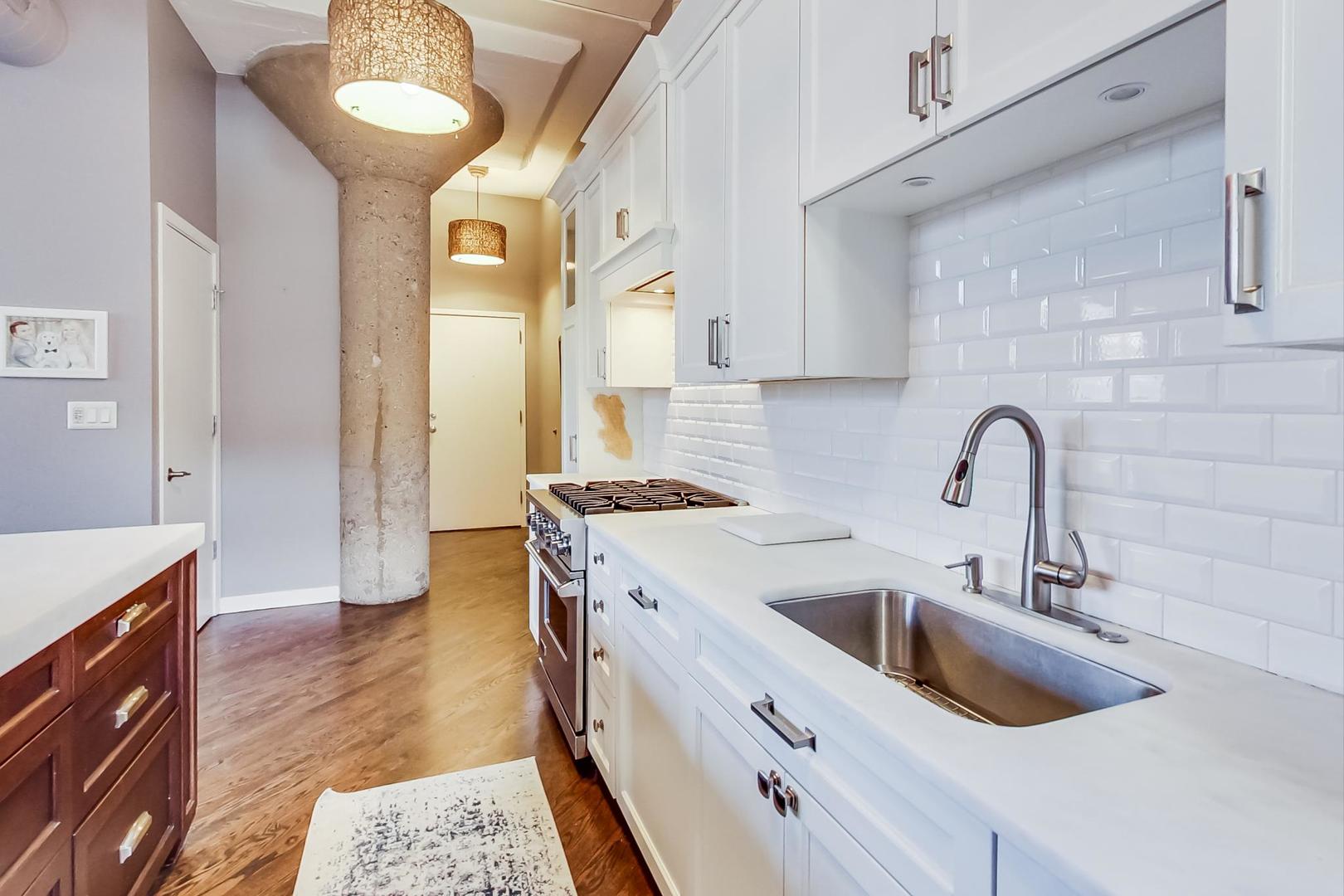 1158 W Armitage Avenue Unit: 206