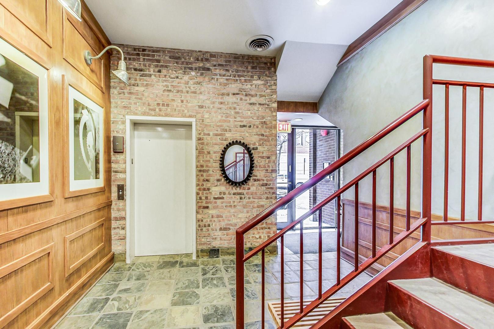 1158 W Armitage Avenue Unit: 206