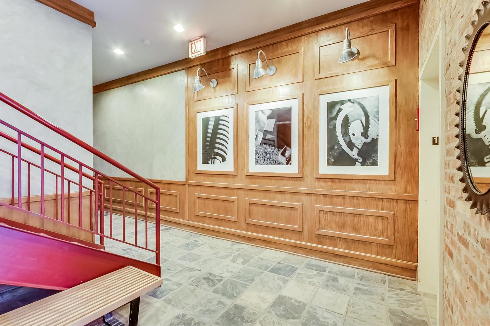 1158 W Armitage Avenue Unit: 206