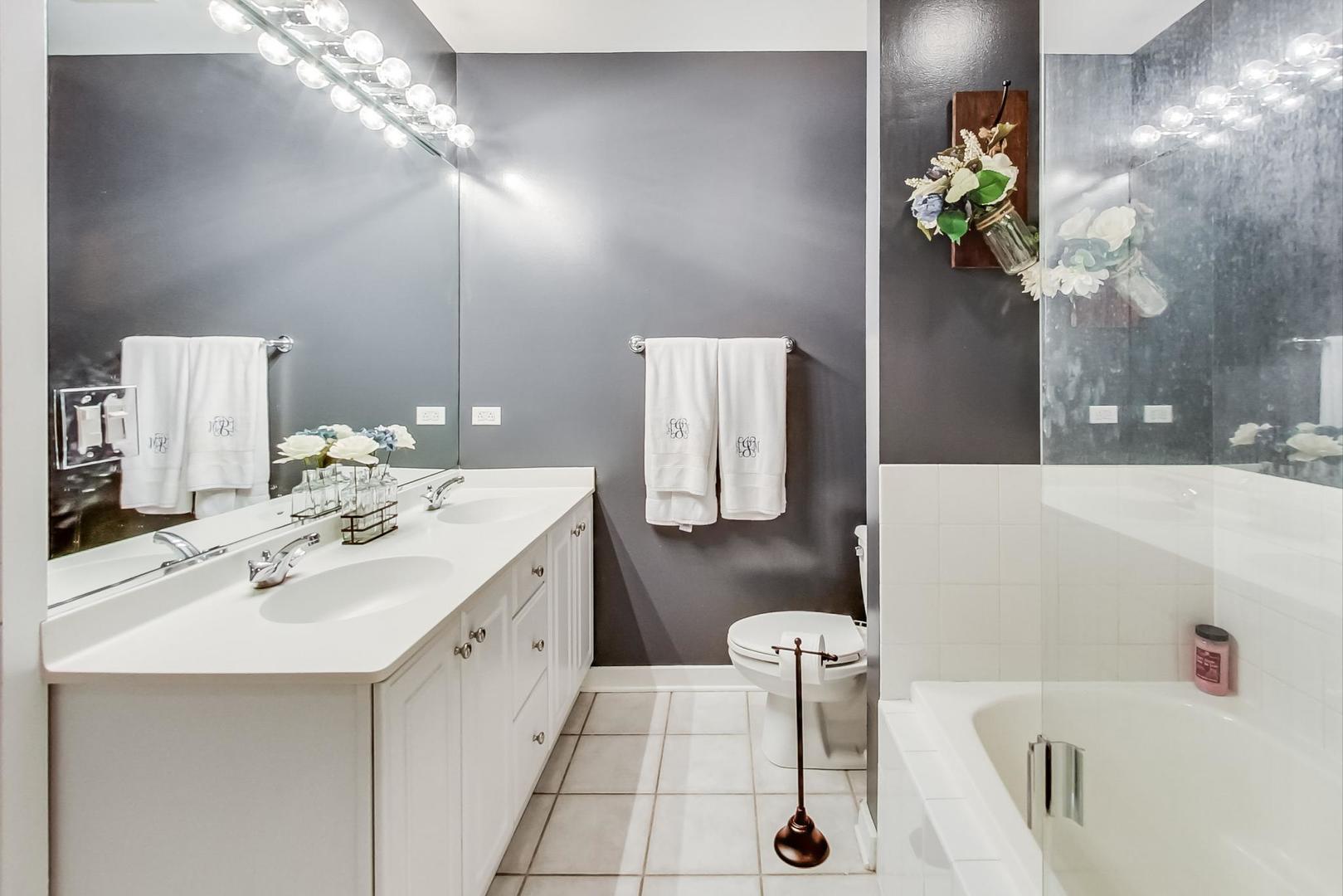 1158 W Armitage Avenue Unit: 206