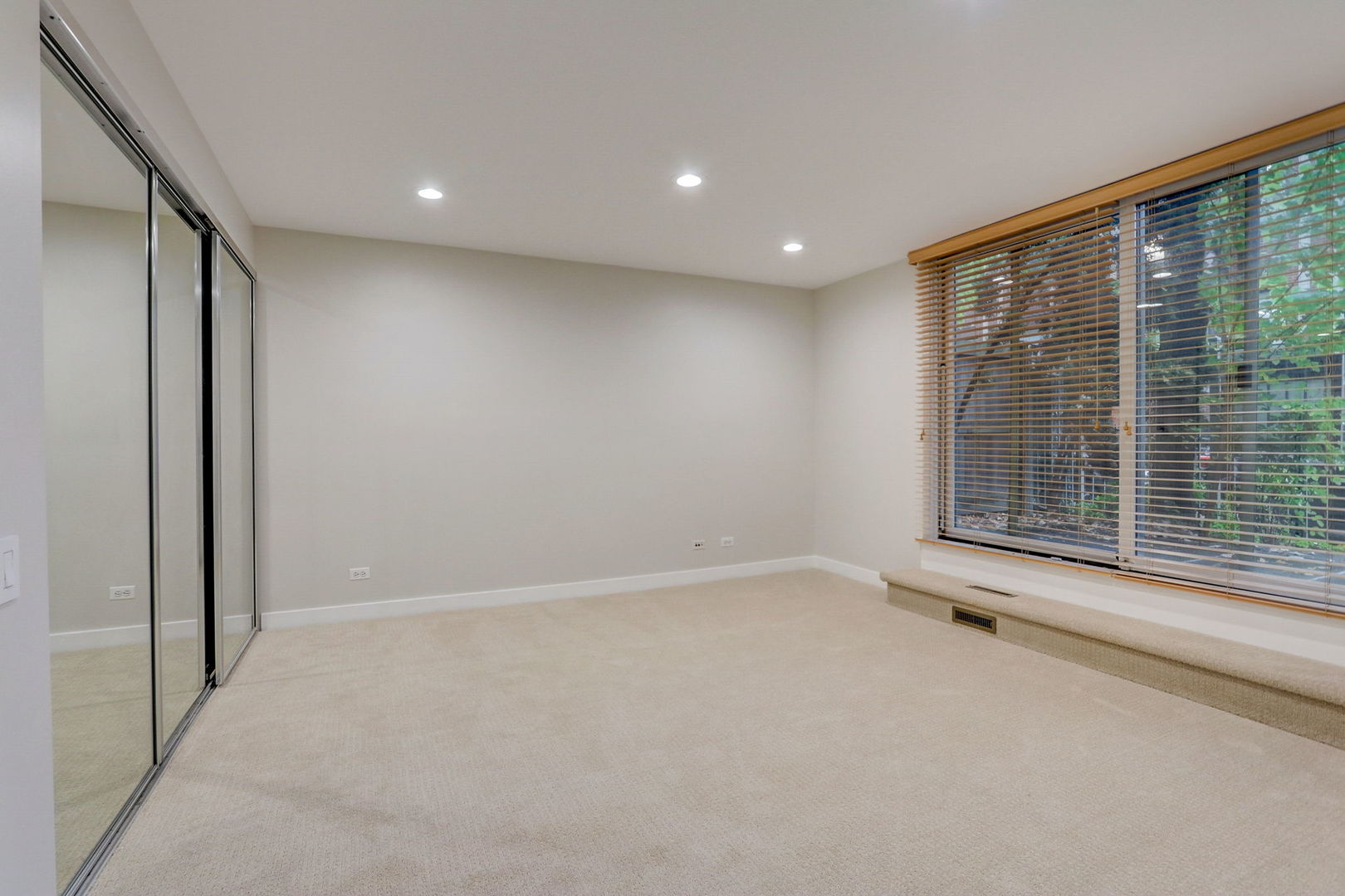 1401 N WIELAND Street Unit: H