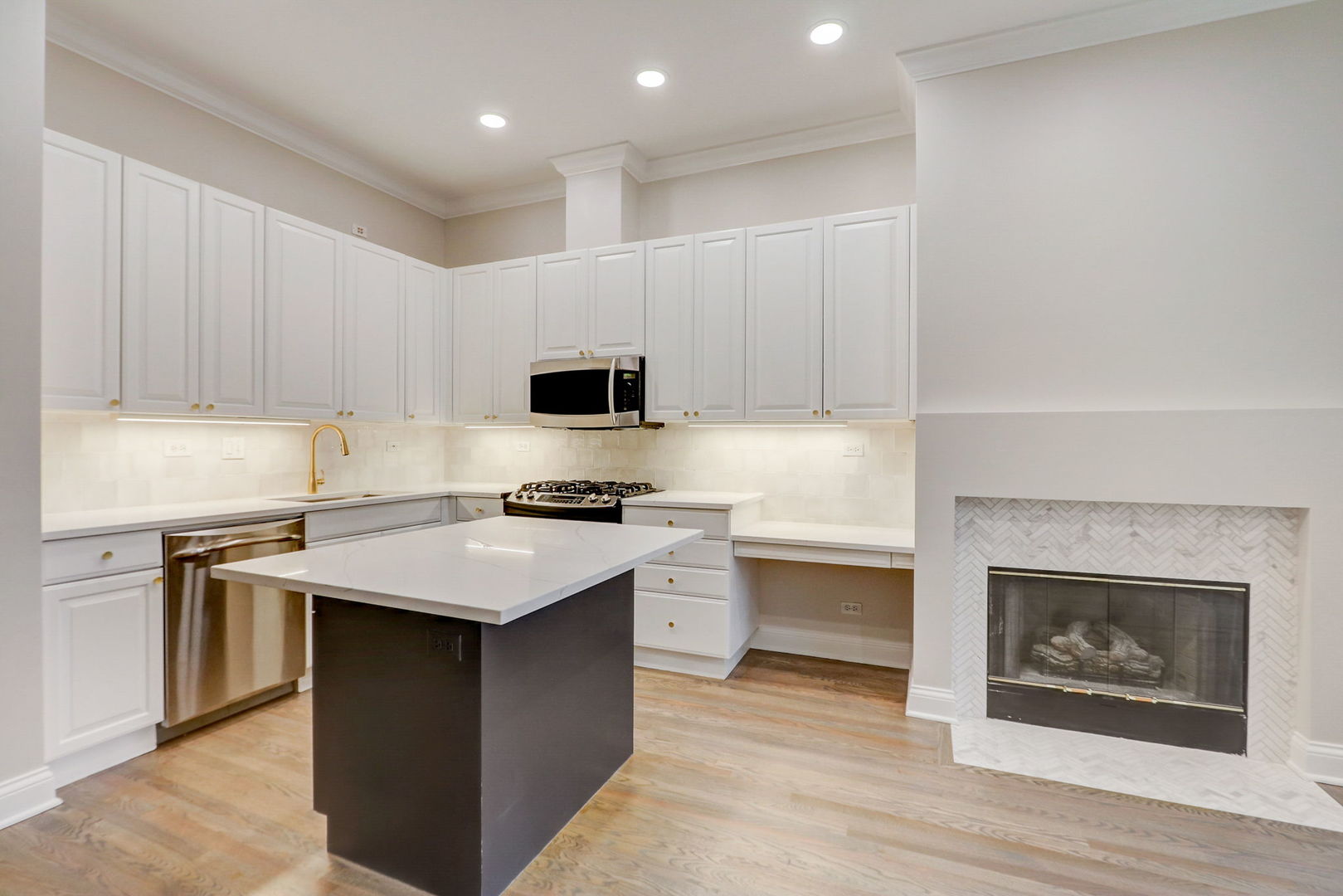 1401 N WIELAND Street Unit: H