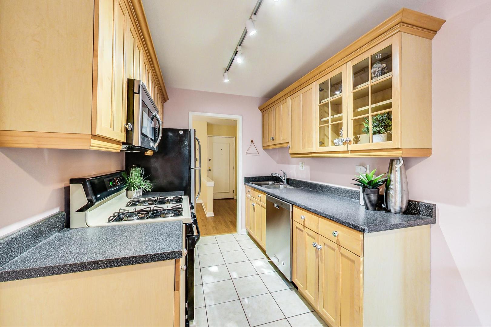 1441 W FARWELL Avenue Unit: 3F