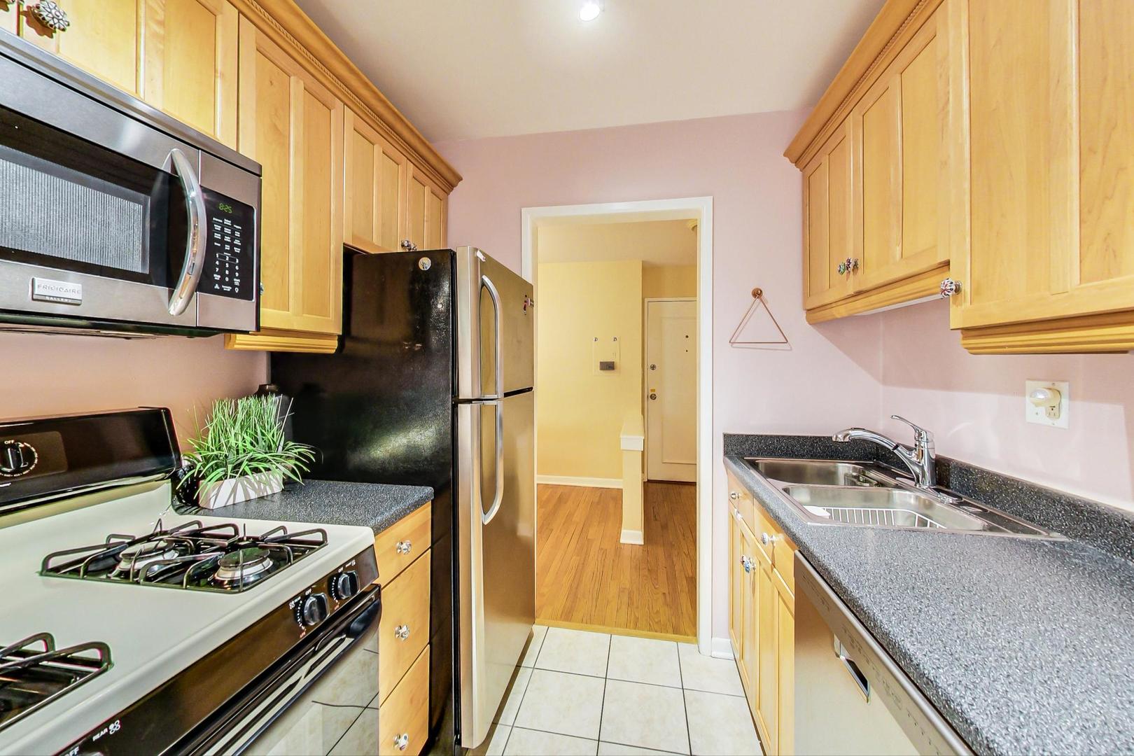 1441 W FARWELL Avenue Unit: 3F