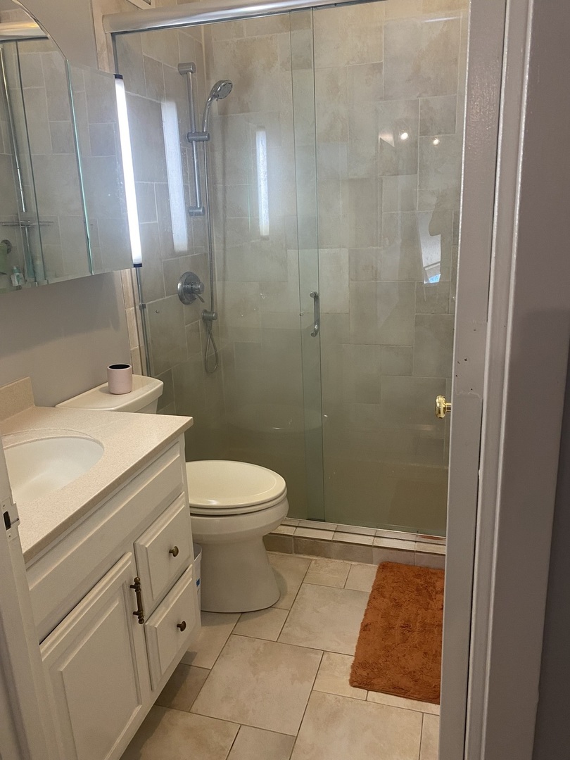 2650 N Lakeview Avenue Unit: 2006