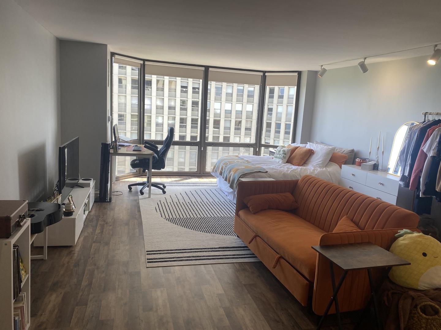 2650 N Lakeview Avenue Unit: 2006