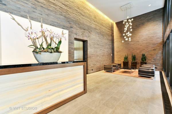 2650 N Lakeview Avenue Unit: 2006