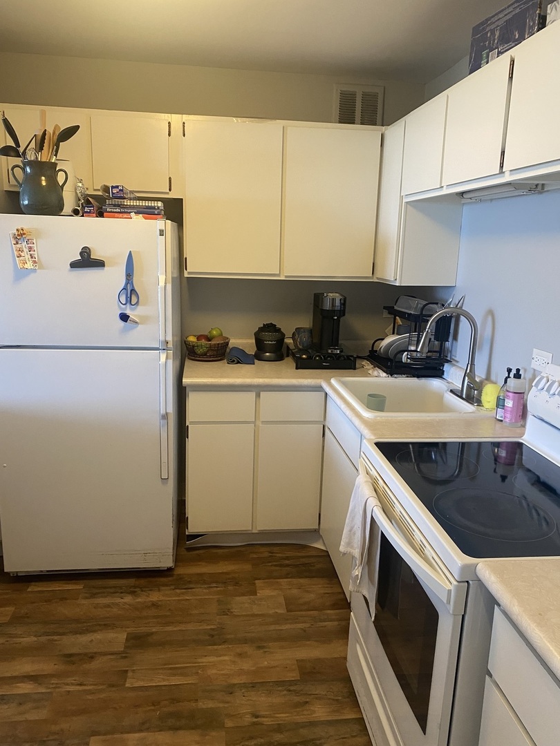 2650 N Lakeview Avenue Unit: 2006