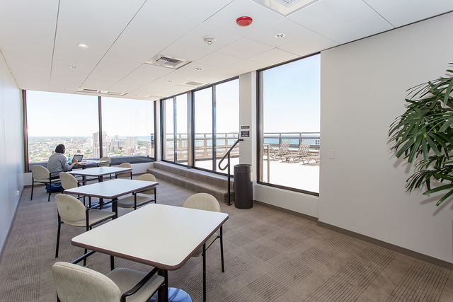 2650 N Lakeview Avenue Unit: 2006