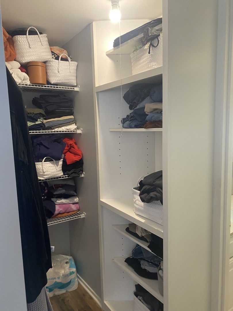 2650 N Lakeview Avenue Unit: 2006