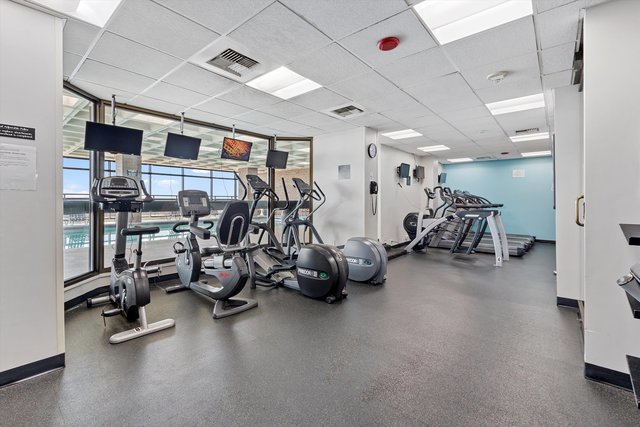 2650 N Lakeview Avenue Unit: 2006