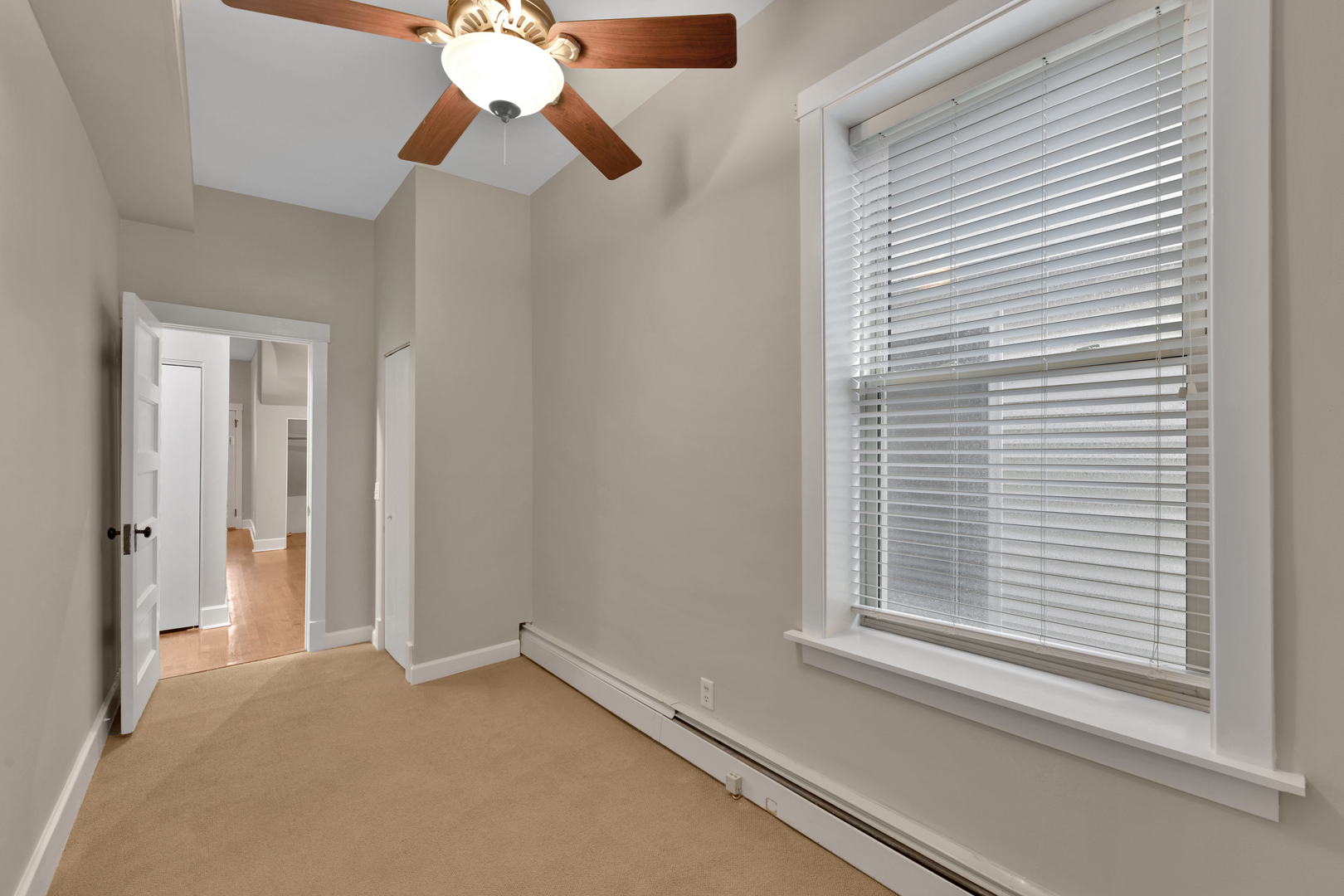 3729 N Bosworth Avenue Unit: 1
