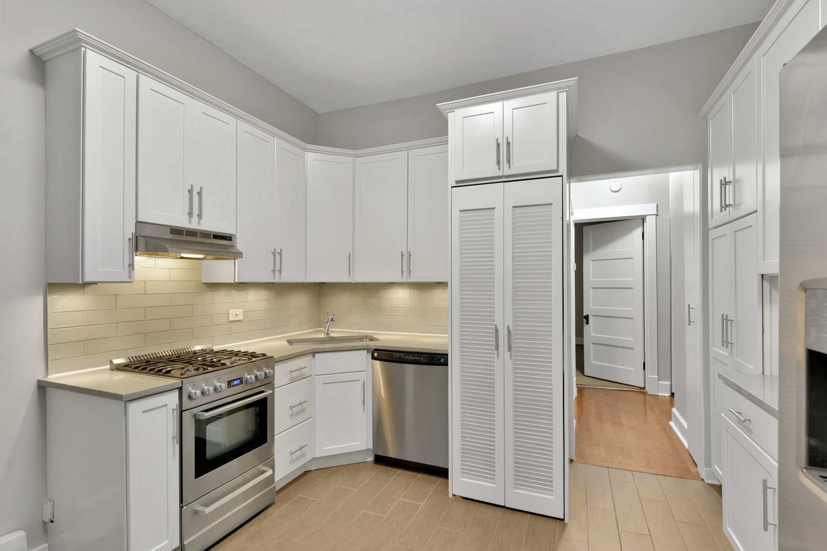 3729 N Bosworth Avenue Unit: 1