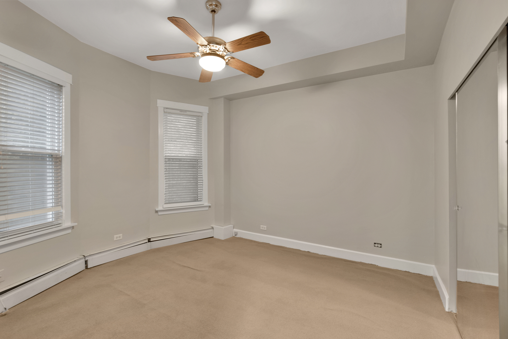 3729 N Bosworth Avenue Unit: 1