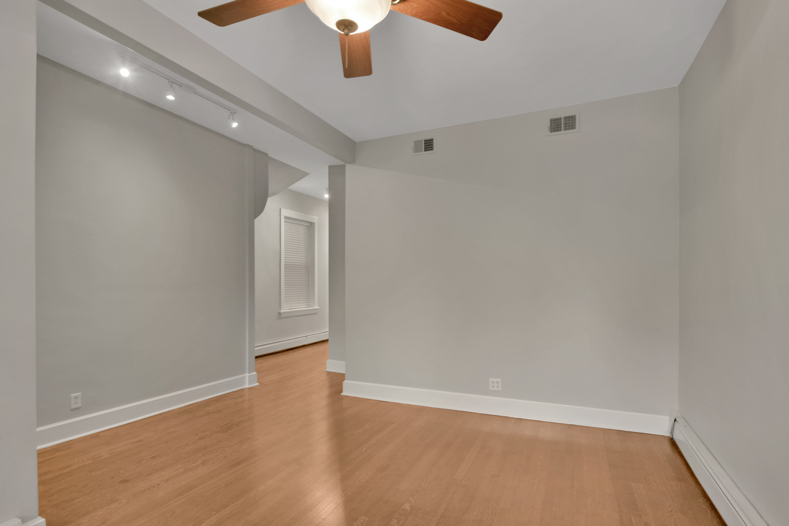 3729 N Bosworth Avenue Unit: 1