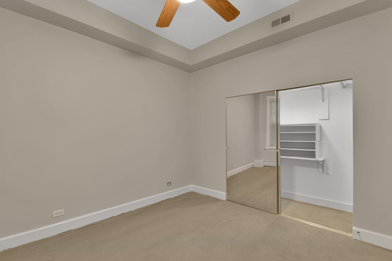 3729 N Bosworth Avenue Unit: 1