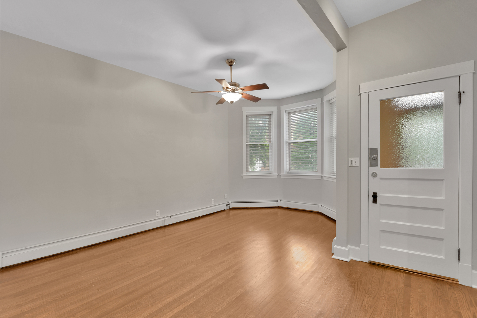 3729 N Bosworth Avenue Unit: 1