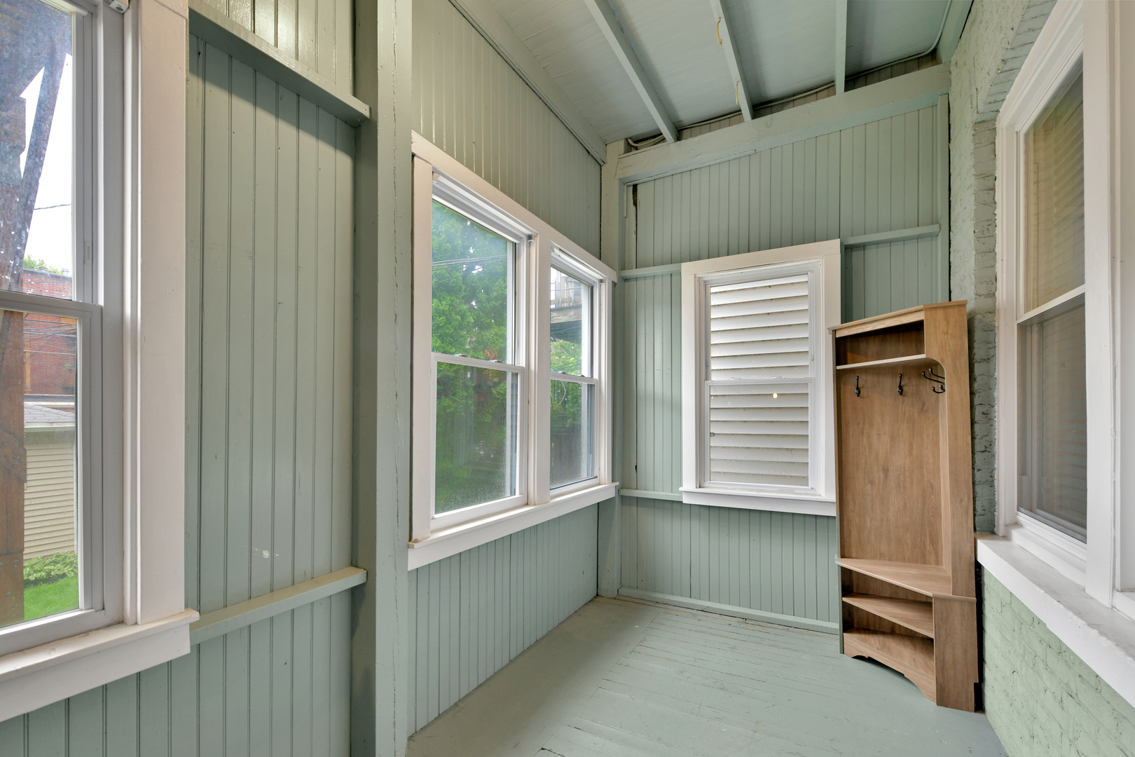 3729 N Bosworth Avenue Unit: 1