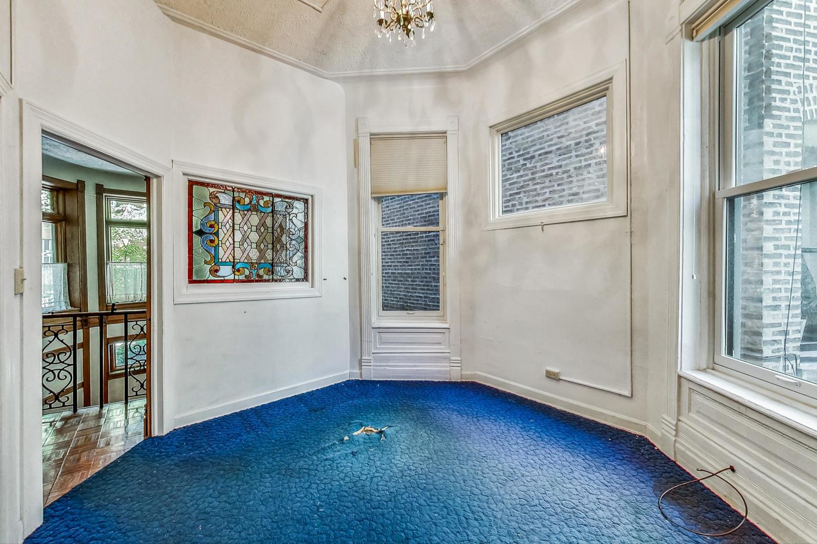 433 W Roslyn Place Unit: 1E