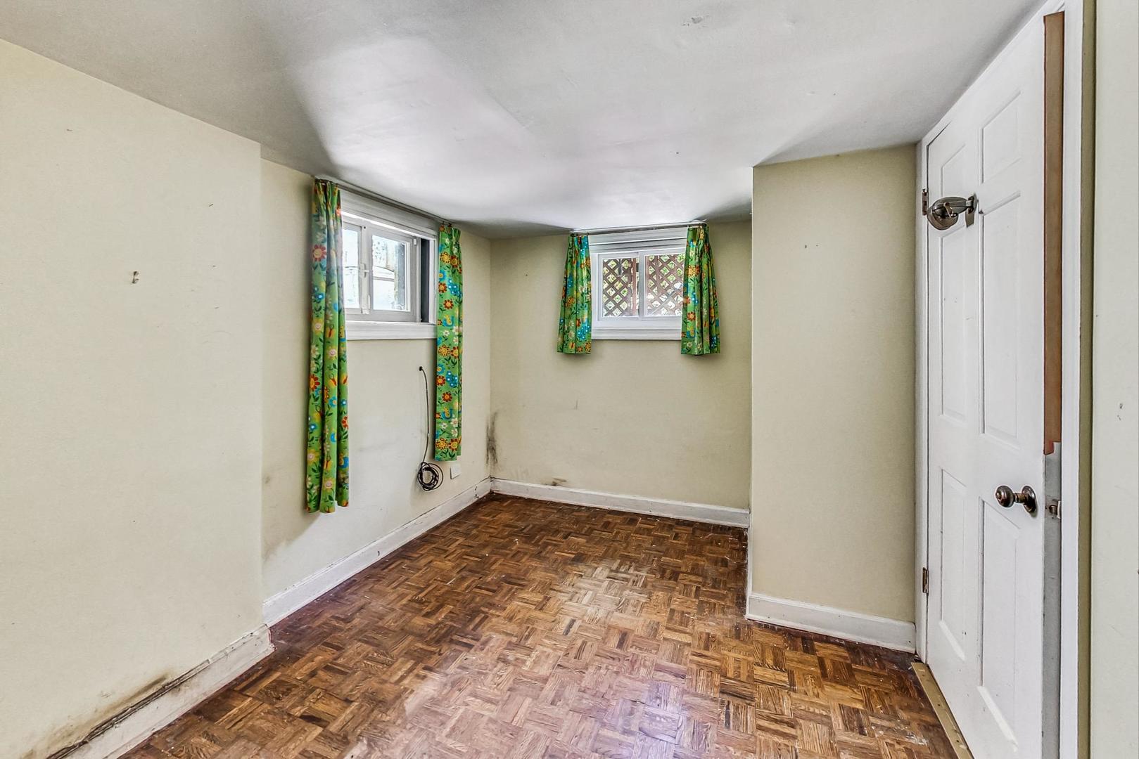 433 W Roslyn Place Unit: 1E