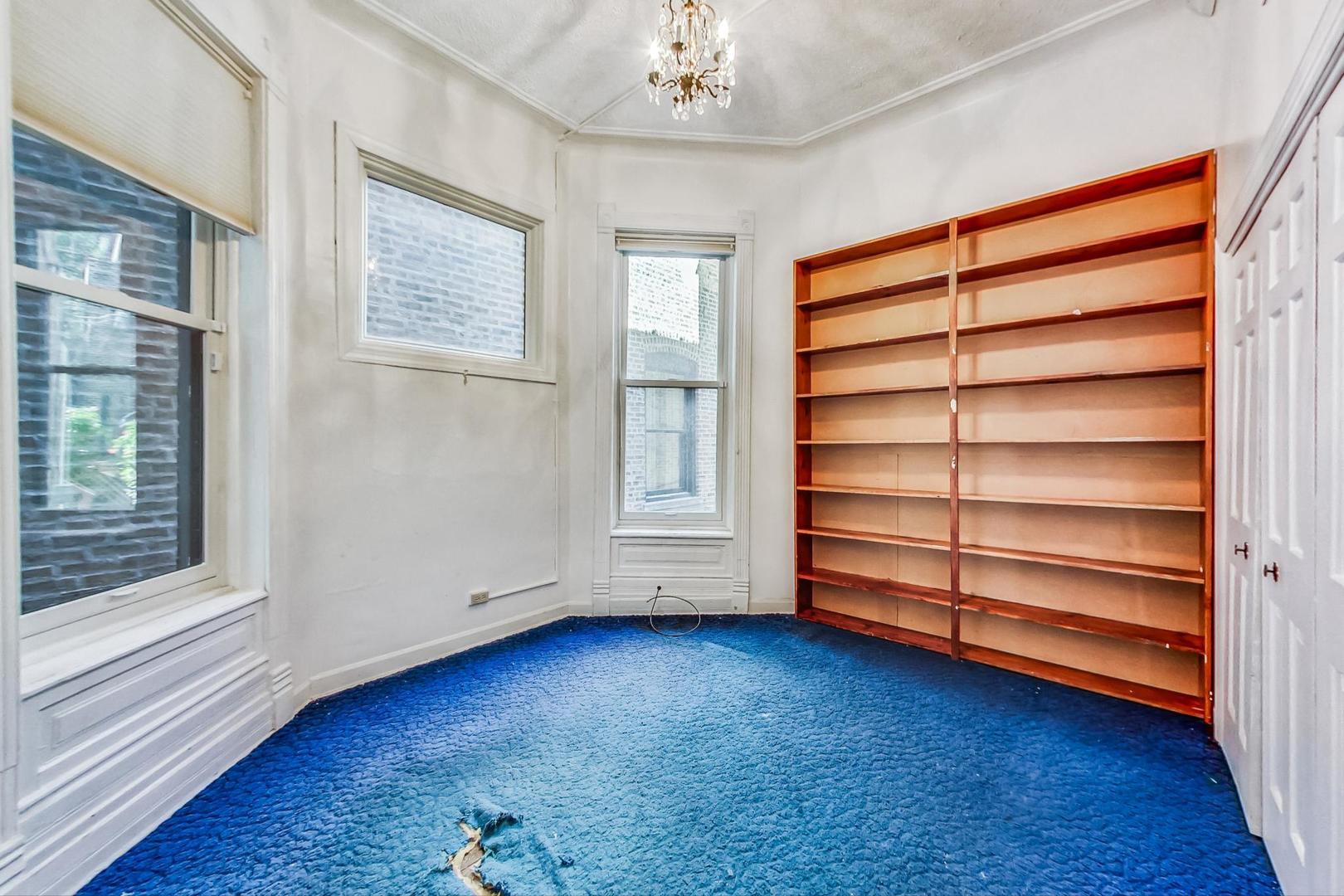 433 W Roslyn Place Unit: 1E