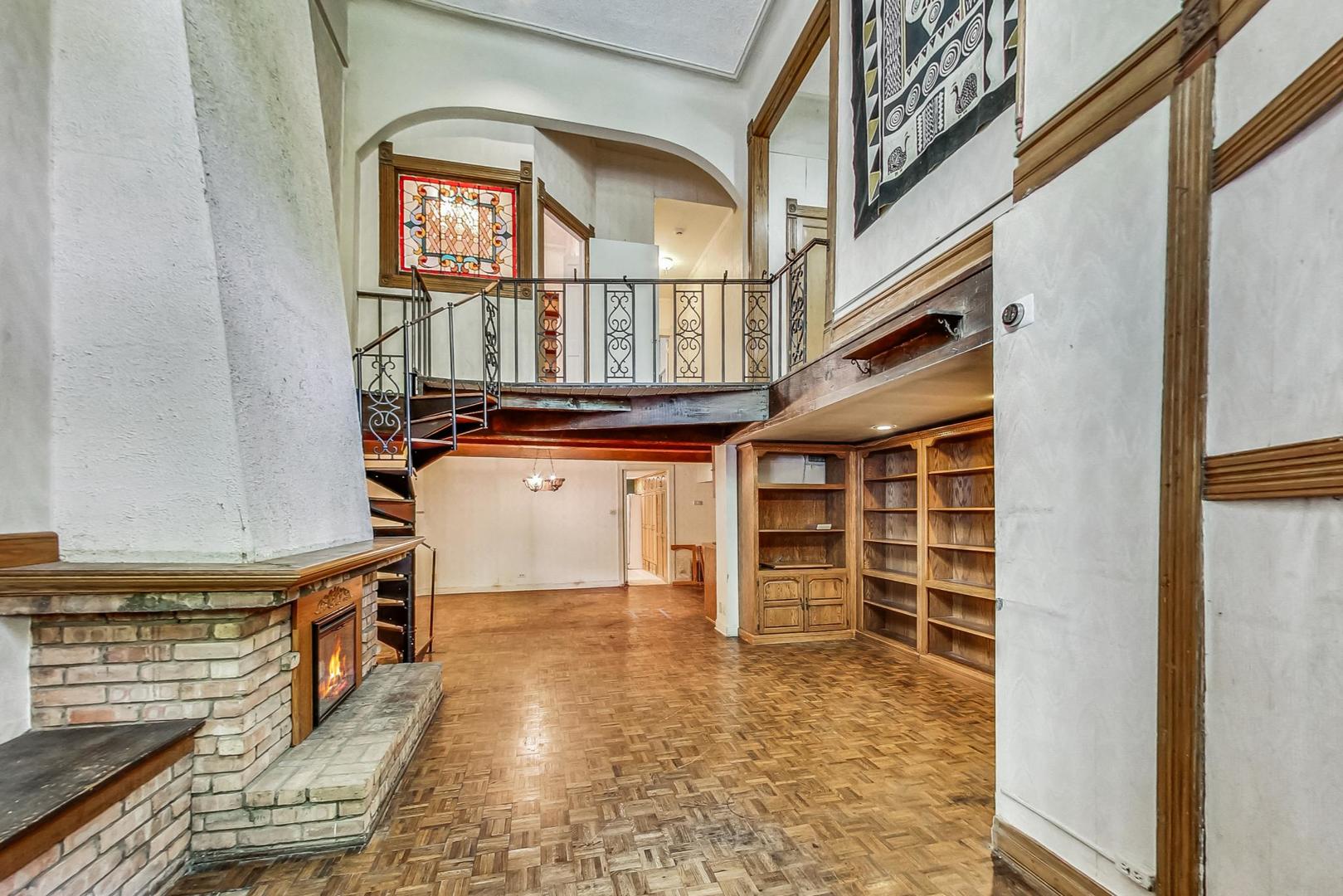 433 W Roslyn Place Unit: 1E
