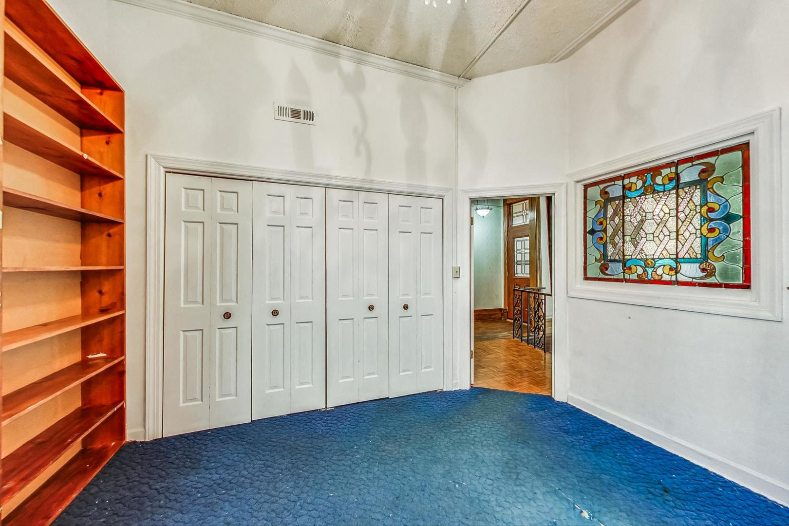 433 W Roslyn Place Unit: 1E