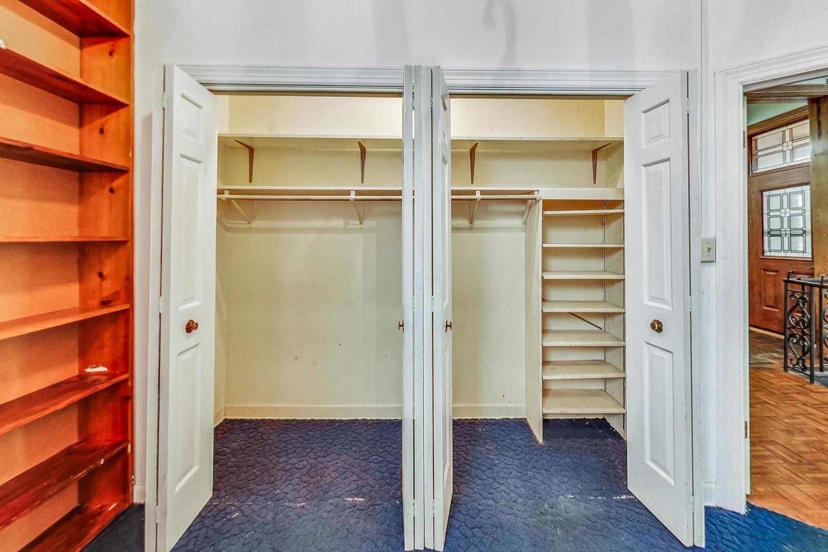 433 W Roslyn Place Unit: 1E