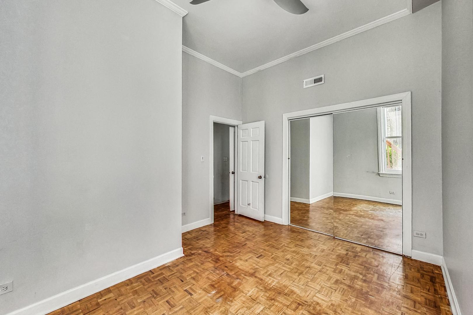 433 W Roslyn Place Unit: 1E