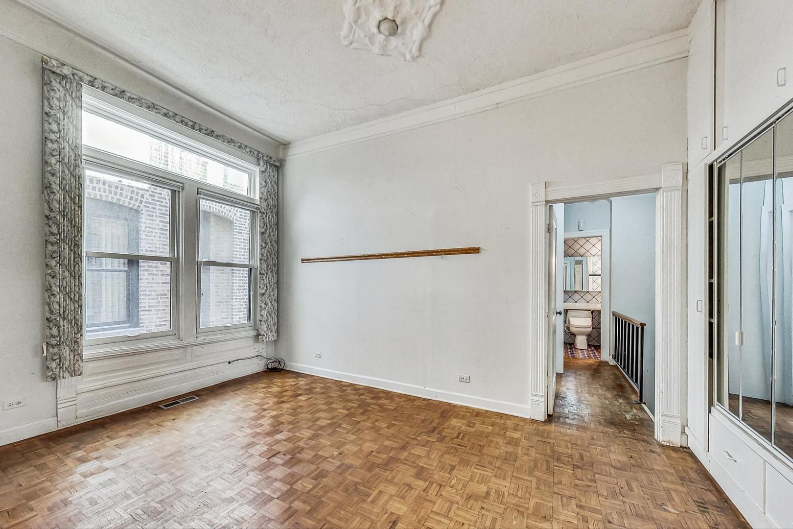 433 W Roslyn Place Unit: 1E