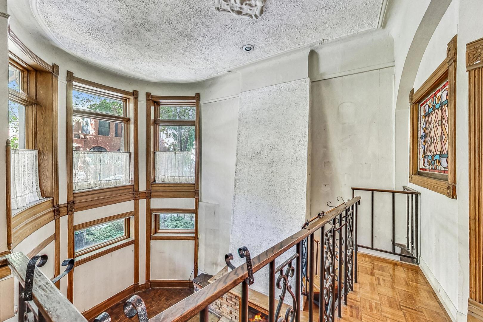 433 W Roslyn Place Unit: 1E