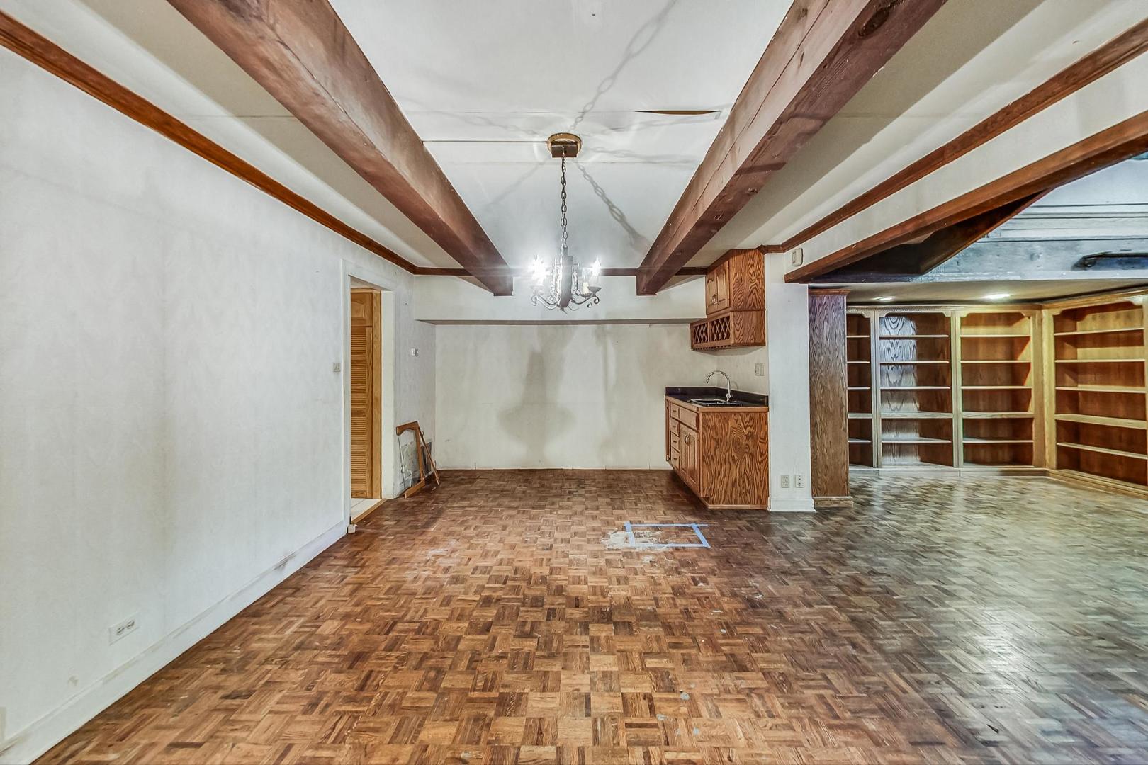 433 W Roslyn Place Unit: 1E