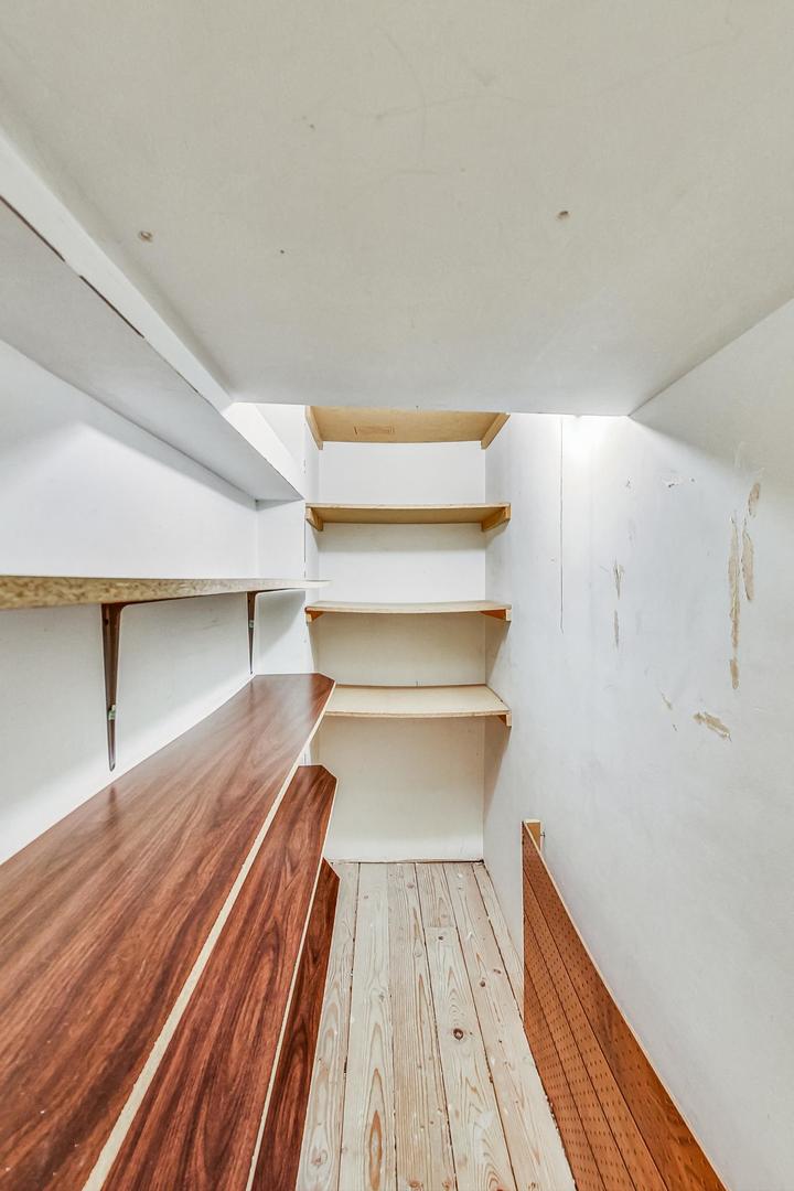 433 W Roslyn Place Unit: 1E