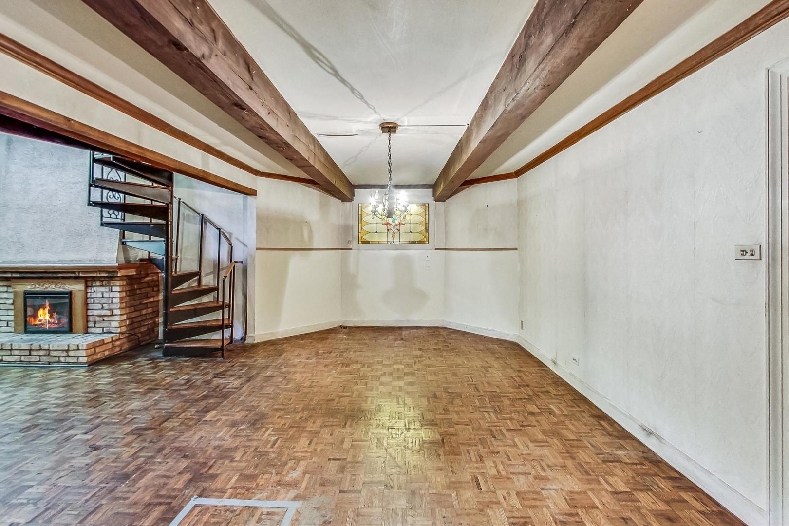433 W Roslyn Place Unit: 1E