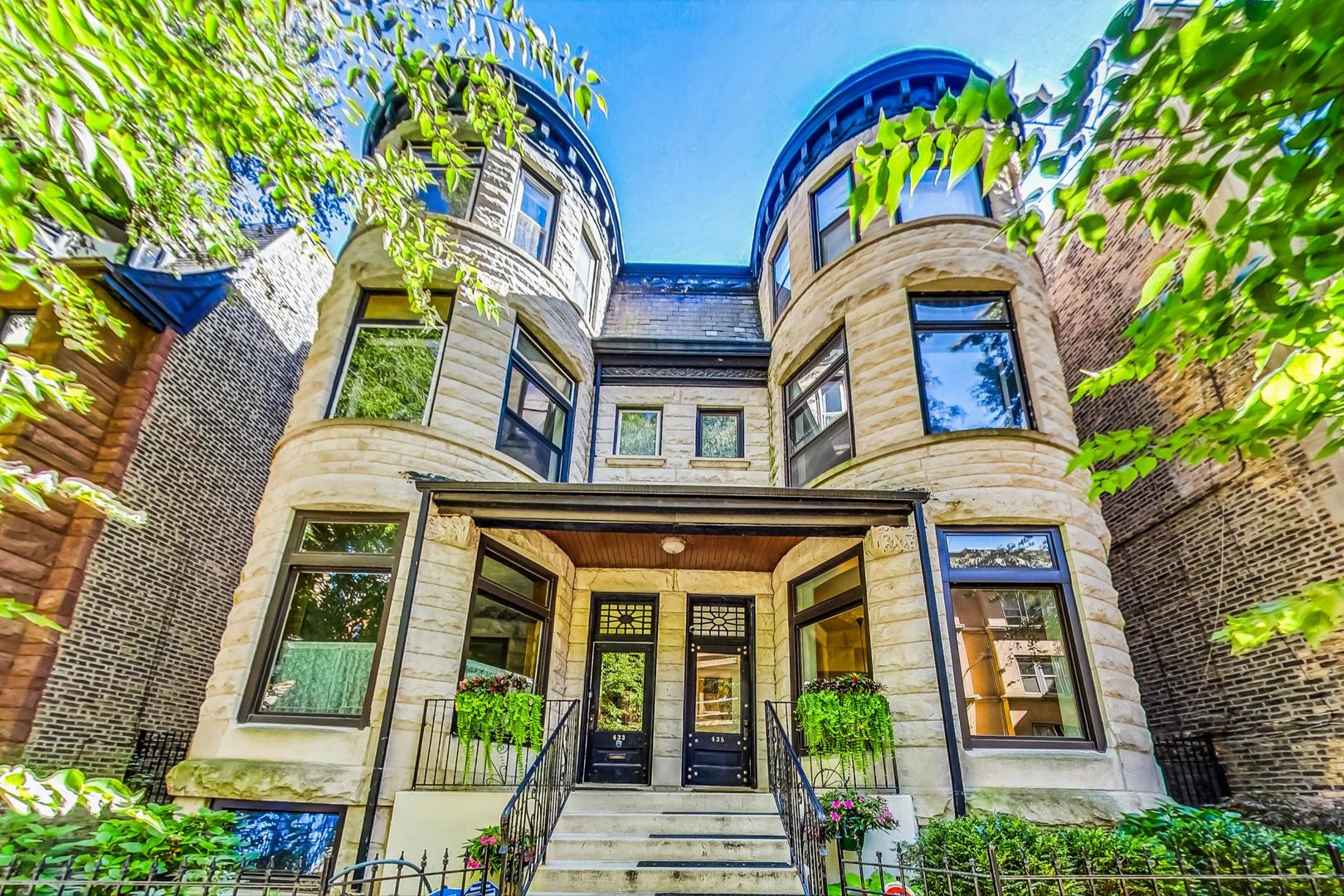 433 W Roslyn Place Unit: 1E