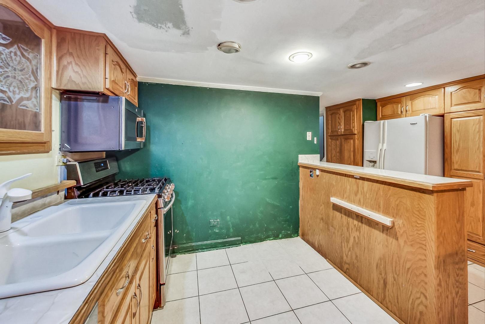 433 W Roslyn Place Unit: 1E