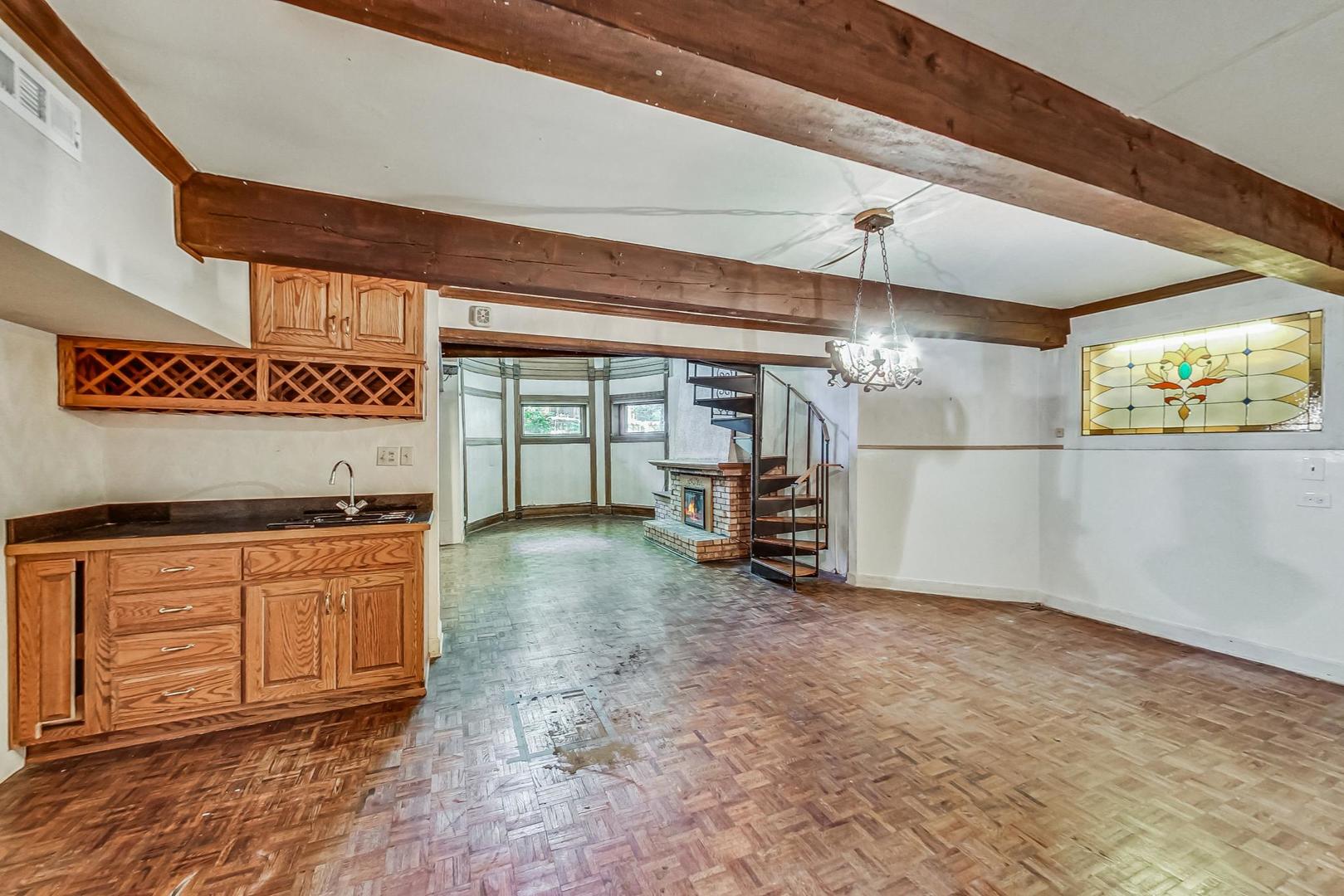 433 W Roslyn Place Unit: 1E