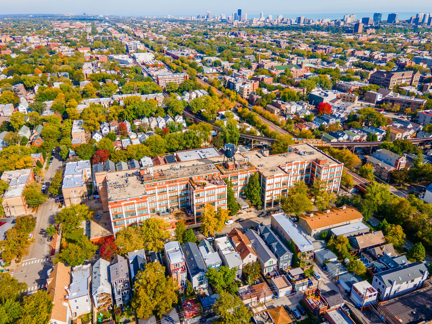 1800 W Roscoe Street Unit: 319