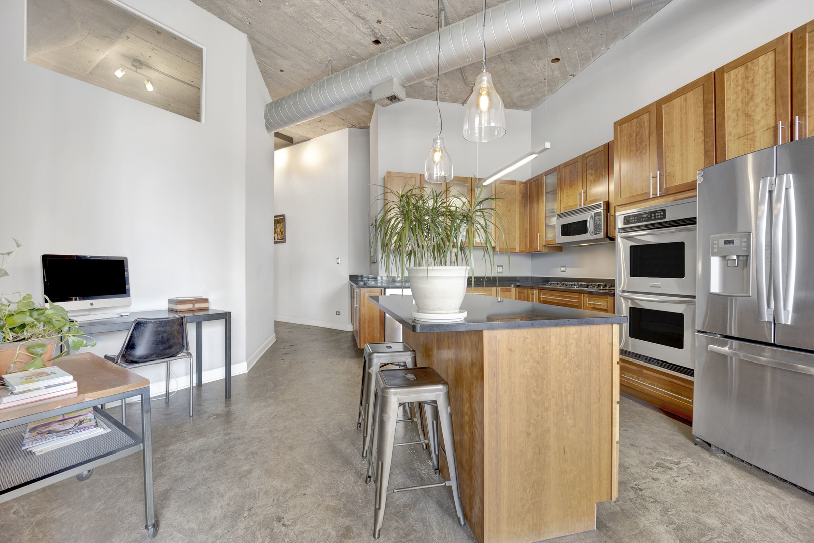 1800 W Roscoe Street Unit: 319